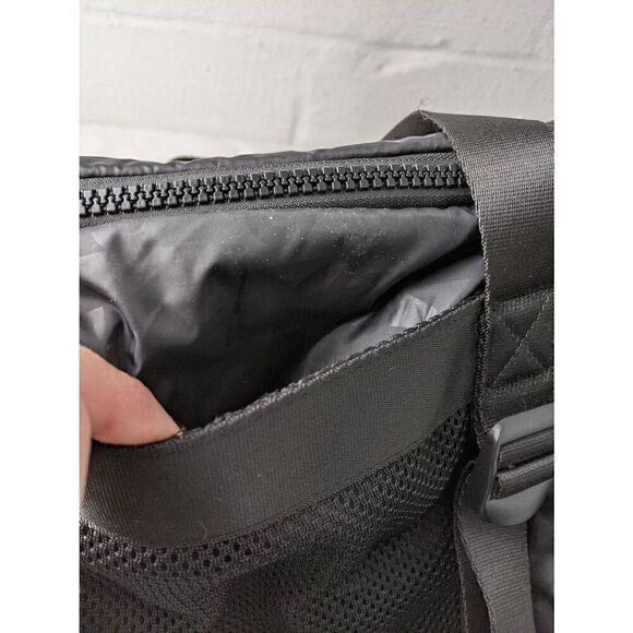 Under Armour Duffel Bag Medium Large Everyday Gym Bag‎ Black Camo - Picture 8 of 10